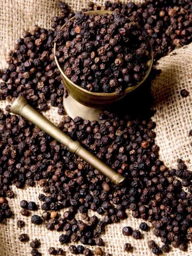 Arakkulam Munda Black Pepper